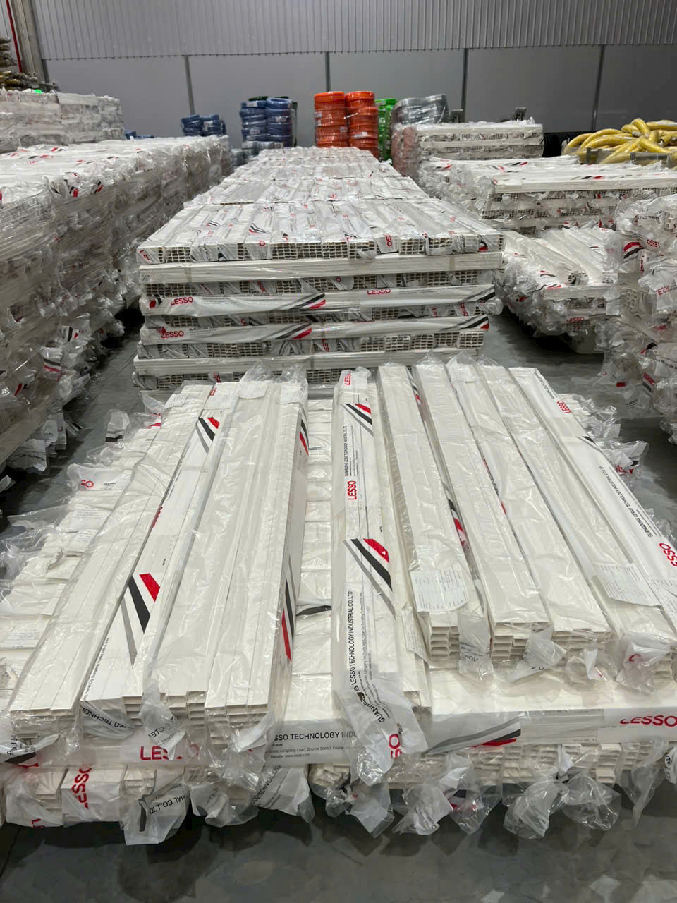 Hộp nẹp đa năng LESSO